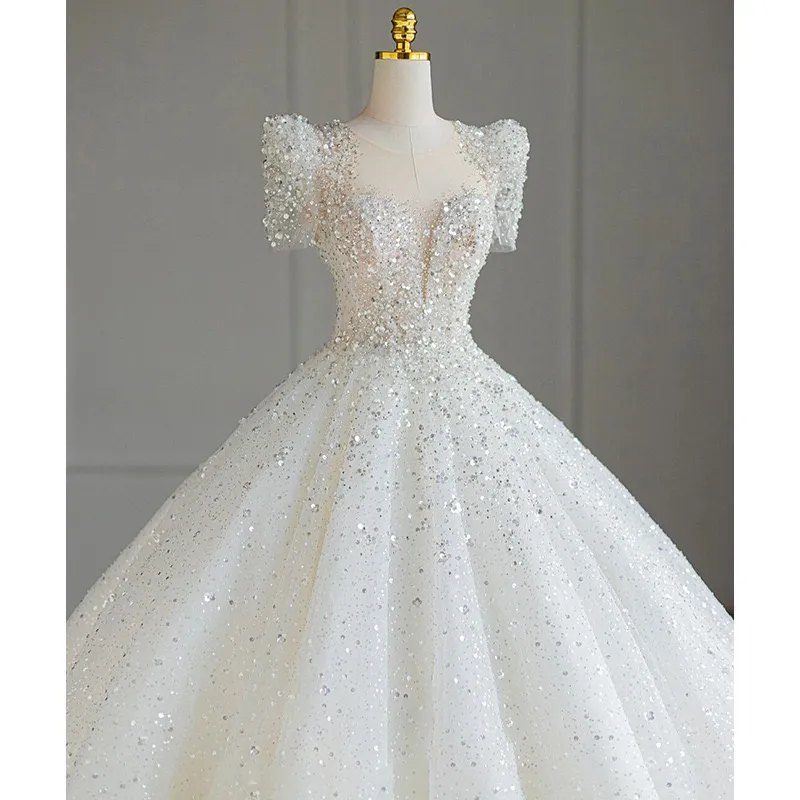 2024 Wspaniały bling suknie ślubne kryształy suknia ślubna krótki rękaw księżniczka suknia balowa w środę tiul tiul liniowy niestandardowy plaż