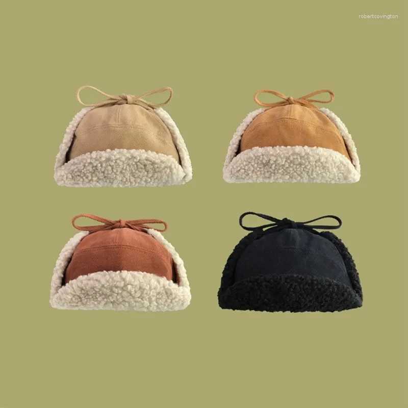 Berets versão coreana na moda chapéu versátil engrossado quente proteção de orelha lei feng lã de cordeiro voando feminino pelúcia bombardeiro boné
