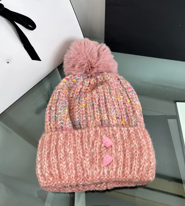 New Slim Knitted Hat High-End Letter Embroidery Woolen Cap Warm Sweet Lady Temperament