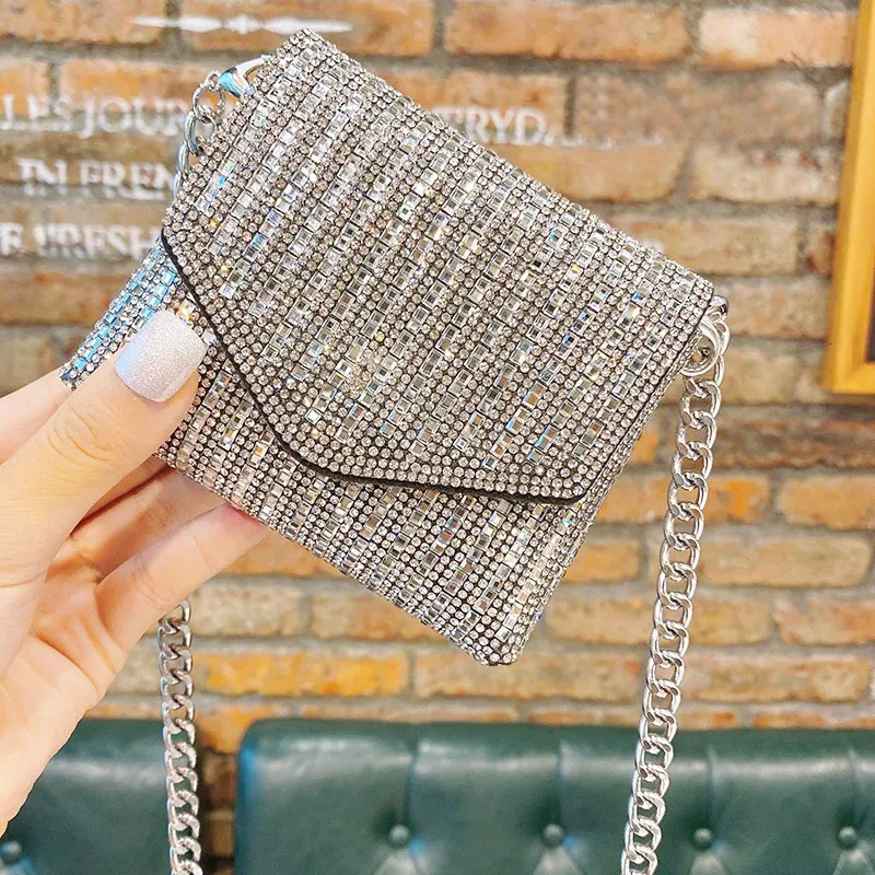 Kvällspåsar Lyxdesigner Clutch Bag Handle S Silver Shiny Crystal Wedding Purses and Handbag Shoulder Mini Bag 231219