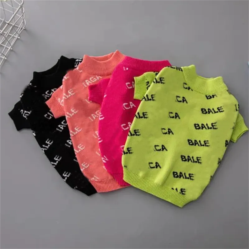 Accessoires pour chiens de créateurs Vêtements pour chiens de marque Hiver chaud Fournitures pour animaux de compagnie Pull tricoté à col roulé Temps froid Manteaux pour animaux de compagnie Chiot Chat Sweat-shirt