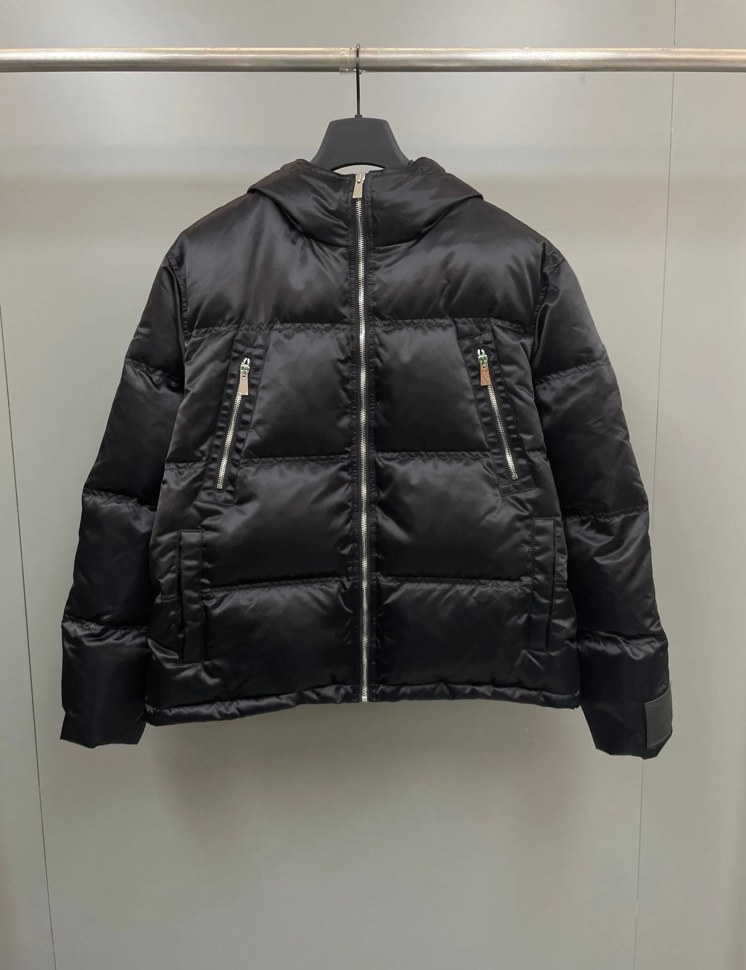 Save Big on Bulk Mens Designer Down Jackets Designer Down Puffer Jacket:  Luxury Winter Jackets For Men, Fashion Zipper Splicing, US Size, Outdoor  Warm