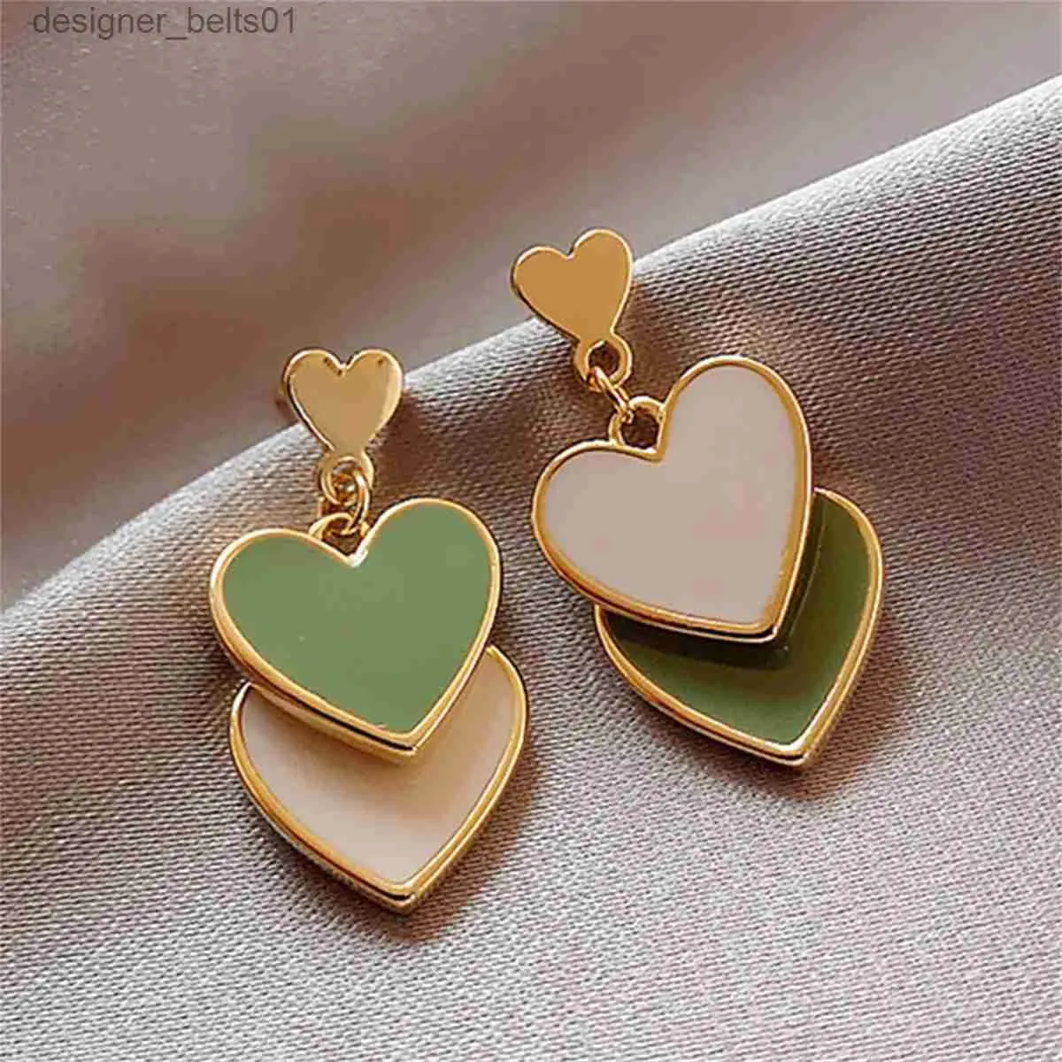 Dingle ljuskrona Nya koreanska söta vita gröna dubbla hjärtdroppar örhängen för kvinnor asymmetriska hjärtuttalande örhängen flickor fest smycken231219