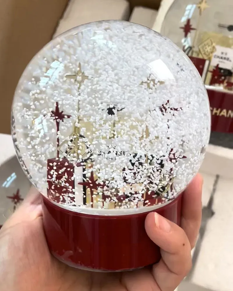 2022 Edition CClassics Snow Globe With Golden Christmas Tree Inside Crystal Ball for Special Birthday Novelty VIP Gift