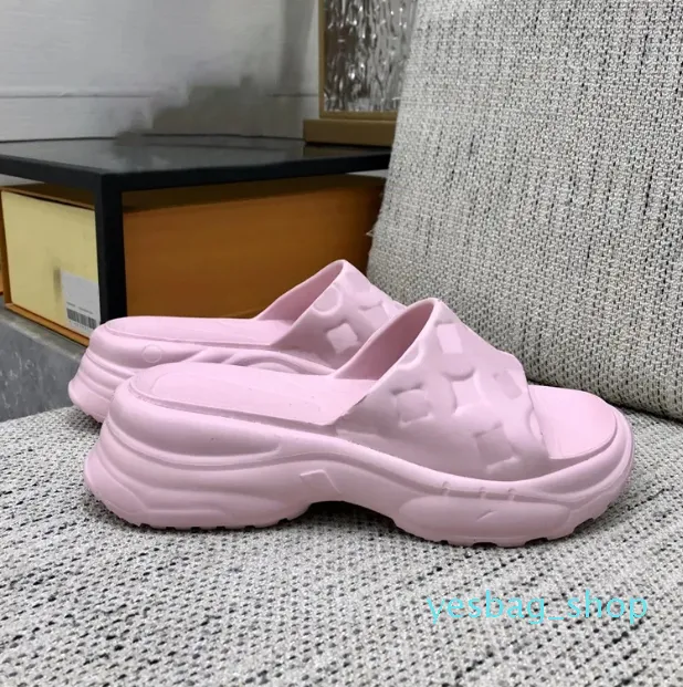 Piscine Flat Comfort Mule Pantres pour femmes Platforms au bord de l'eau Sandales Sandales Décline de plage Mules d'été Green Blanc Fuchsia Rélastique en relief