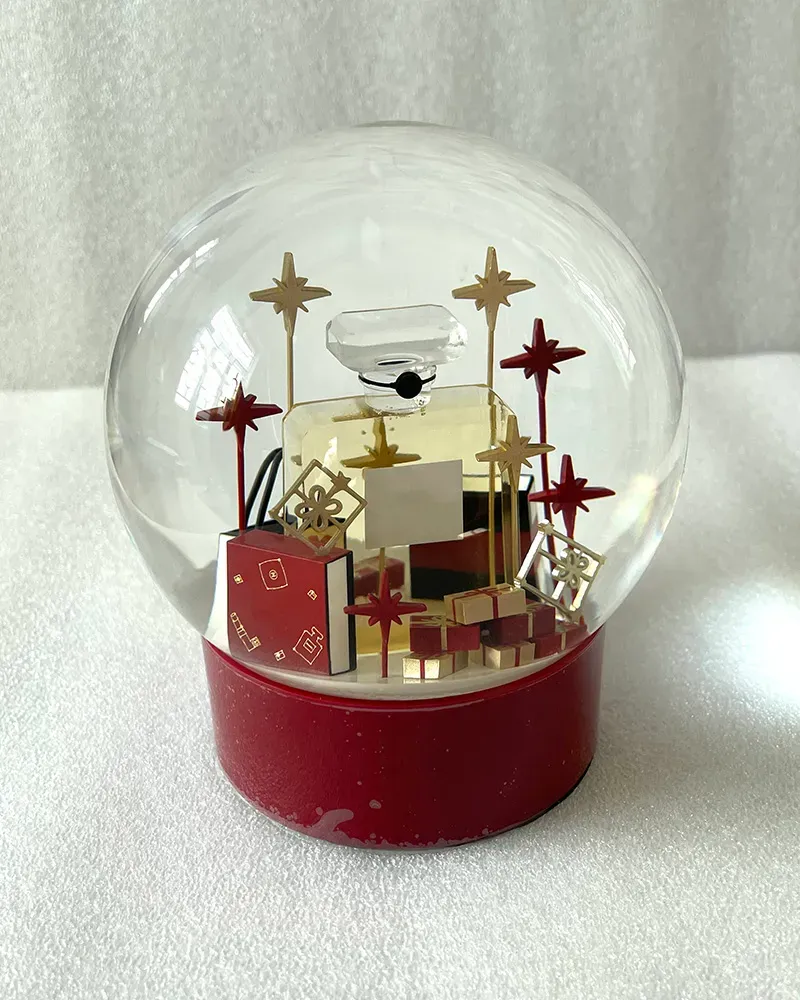 2022 Edition CClassics Snow Globe With Golden Christmas Tree Inside Crystal Ball for Special Birthday Novelty VIP Gift