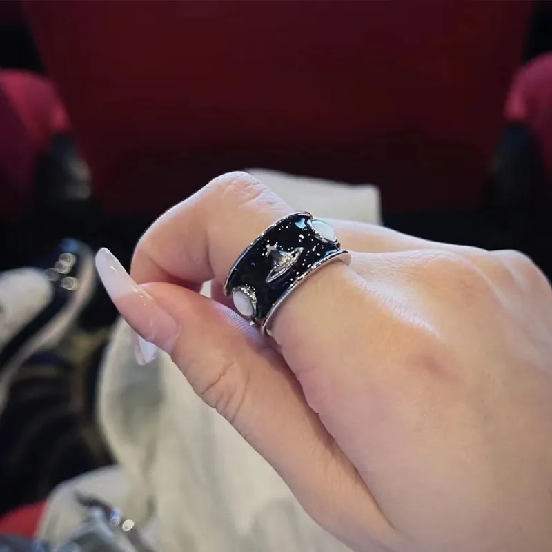 Anéis de designer unissex largo anel de Saturno esmalte branco fritillaria personalidade punk anéis de casais