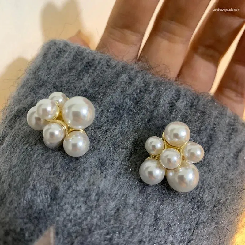 Boucles d'oreilles perles créatives pour femmes, personnalité blanc noir, bijoux à la mode, vente en gros