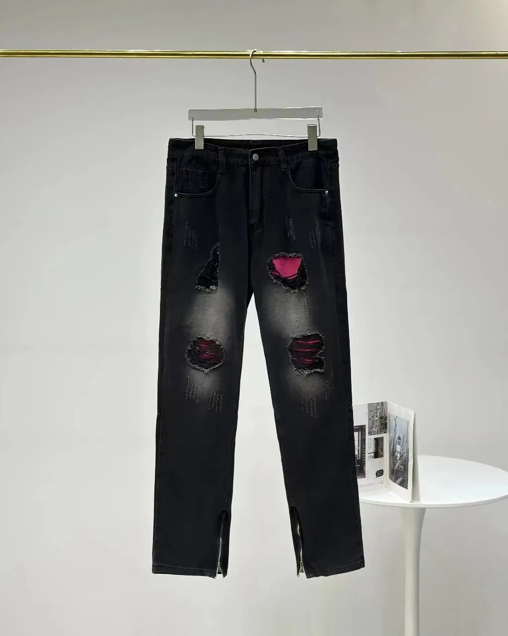 Mens Jeans American Trendy High Street Retro Lavado Preto Rasgado Patch Jeans com Slim Fit Micro Flared Calças Longas para Homens e Mulheres 231218