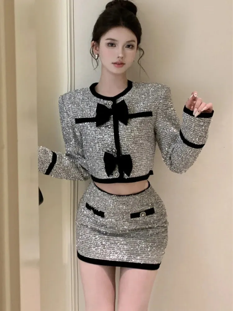 Dwuczęściowa sukienka moda seksowna korea srebrna garnitur Kobiety jesienne Y2K Wysokiej jakości kontrast kolorowy płaszcz z płaszczem spódnica street twopece zestaw 231218