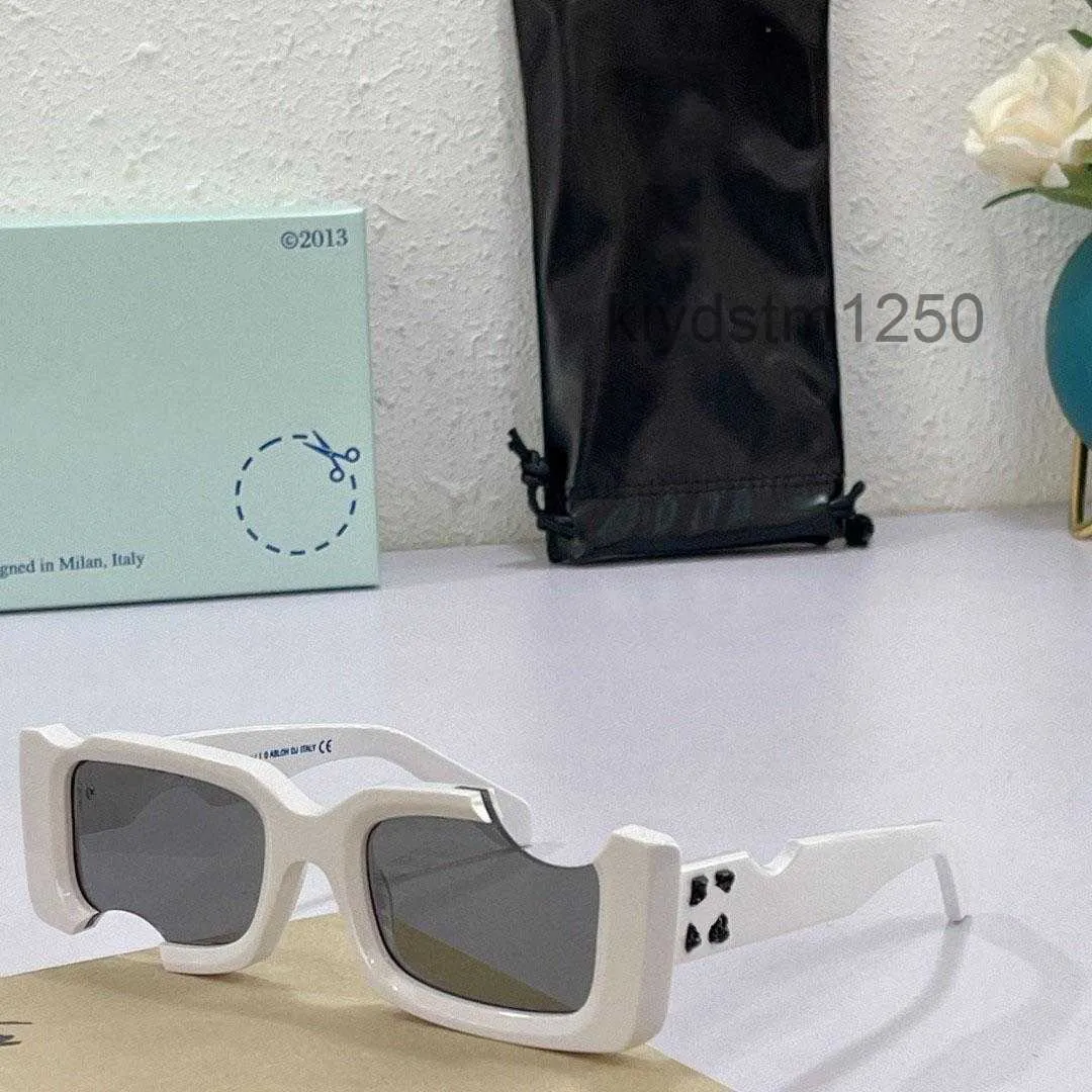 Fashion w Sunglasses Luxury White Designer for Men and Women Cool Style Hot Classic Thick Plate Black Square Frame Eyewear Man Glasses 2023 Z41M