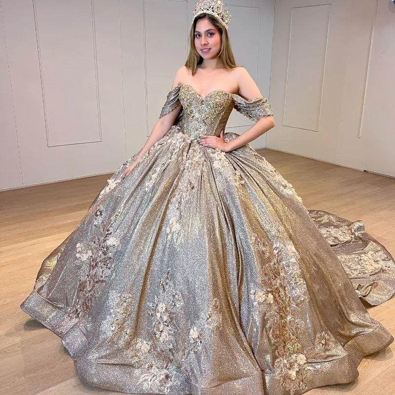 Sexig älskling glänsande quinceanera klänningskulklänning pärlor kristallapplikationer spets 3dflower från axelkorsetten vestido de 15 anos