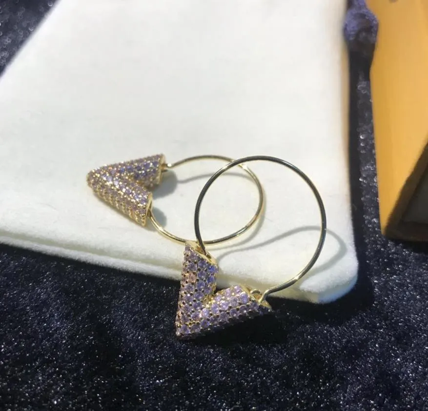 Orecchini con lettere di design semplici placcati in oro geometrici da donna rotondi con strass in cristallo gioielli da festa