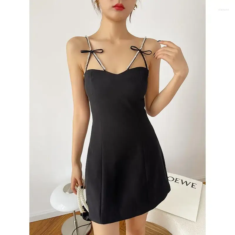 Robes décontractées de haute qualité diamant fronde robe noire femmes mode sexy dos ouvert petite taille élégante mince fille courte