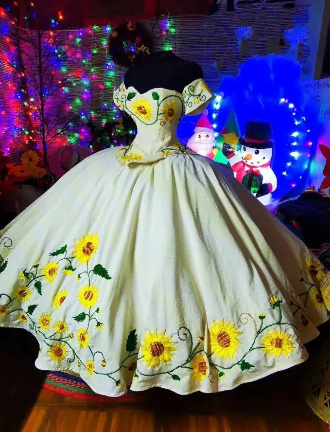 Zonnebloemen geborduurde Quinceanera -jurken Charro Mexicaanse stijl van de schouder korset zoete 16 jurk baljurk gezwollen 15 jaar brithday