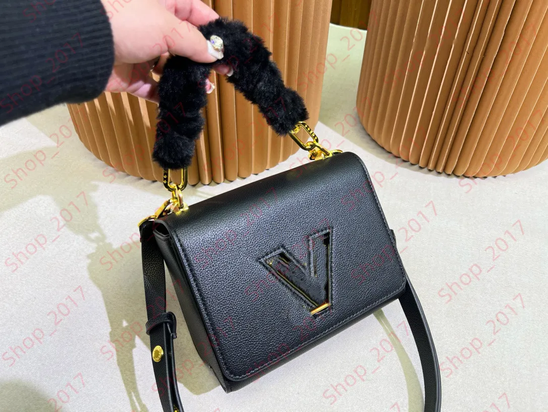 Top Luxury Designer Shoulder Twist Bag Plush Handle Evening Handbag Women Fashion Evening Cluch Wallet Lady Fashion Crossbody Tote Purse Brand Messenger Backpack