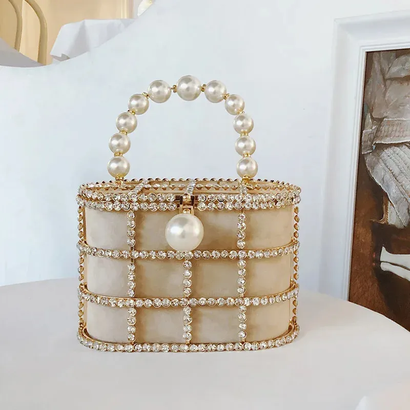 Bolsas de noche Diamantes Cesta Bolsa de embrague 2023 Lujo Hollow Out Preal Beaded Metálico Jaula Bolsos Ladies Wedding Party Monedero 231218