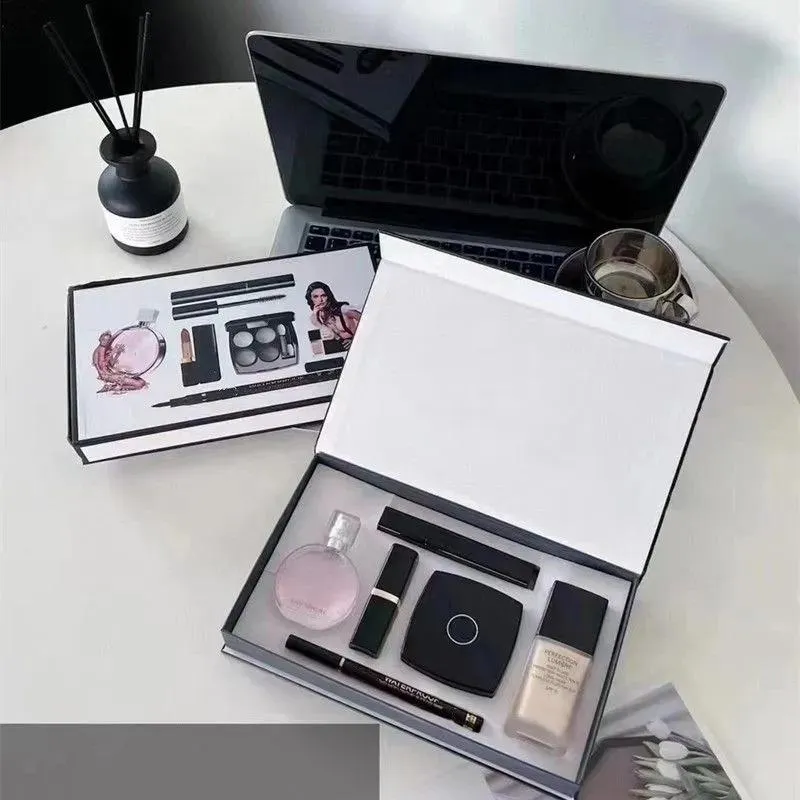 Gölge Tasarımcı Makyajı En son makyaj seti 15ml Parfüm Rujlar Eyeliner Maskara Vakfı 6 PCS Box Lips Kozmetik Kiti Wome için