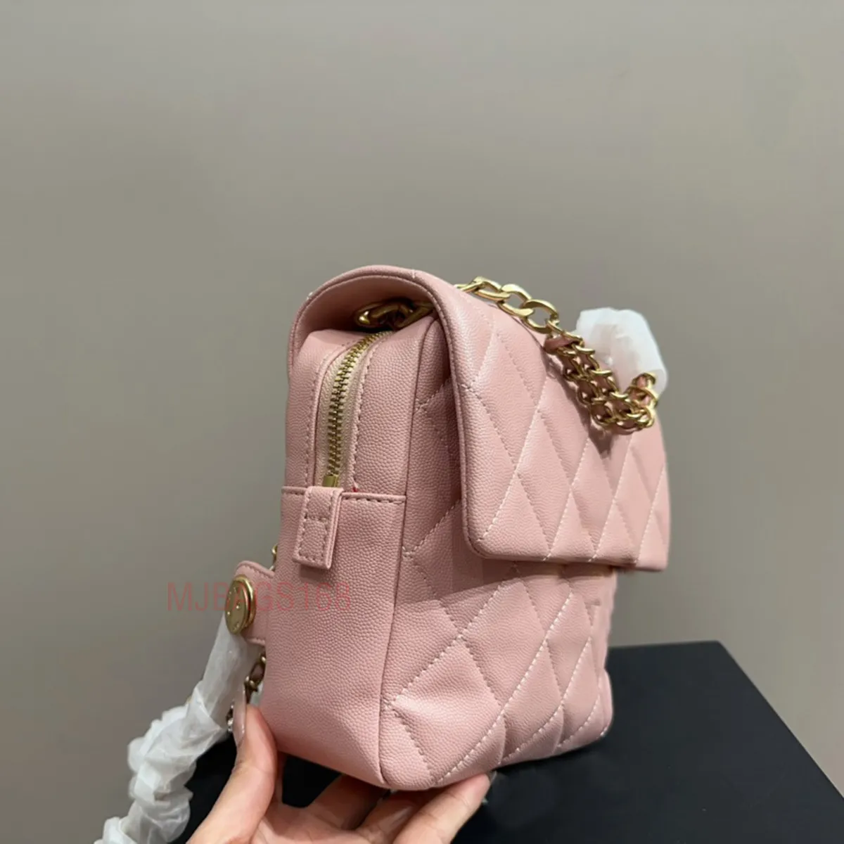 Pink designer bag isolated 26847573 PNG