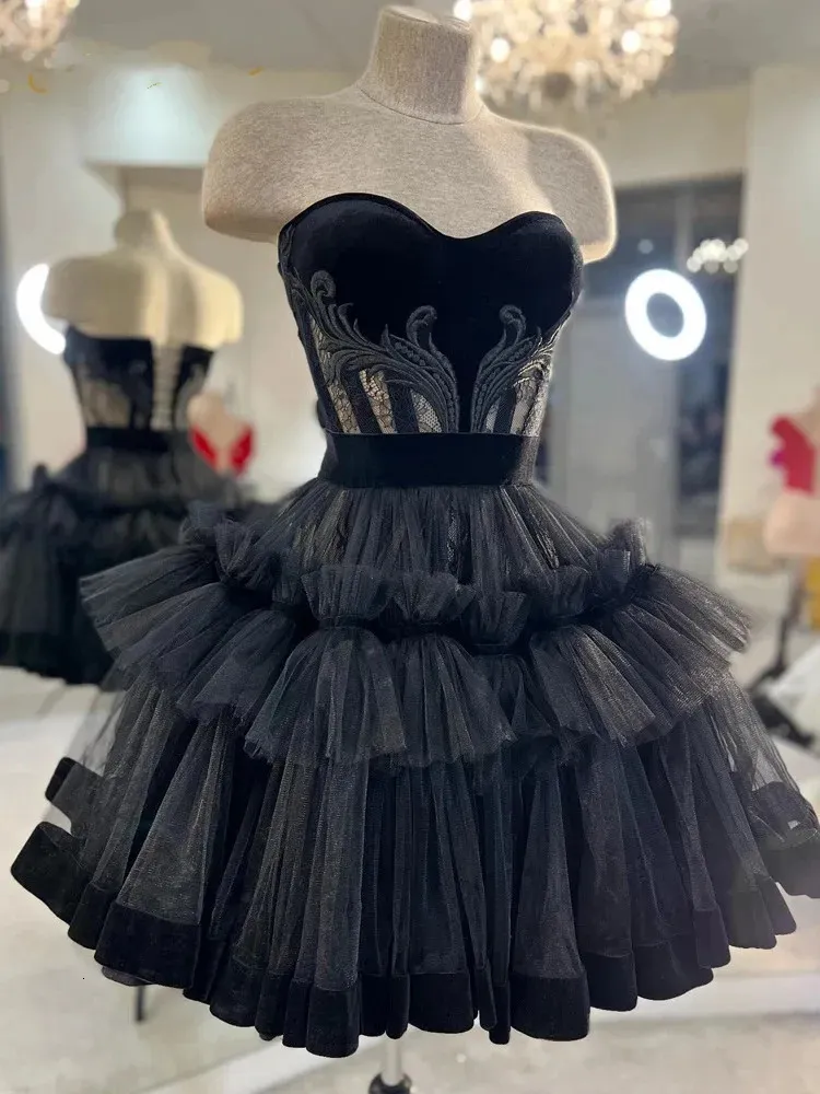 Stedelijke sexy jurken Kleine zwarte korte homecoming-jurken Kant blootgestelde bonong mini feestjurken tule tutu rok gothic afstudeeroutfits 231219