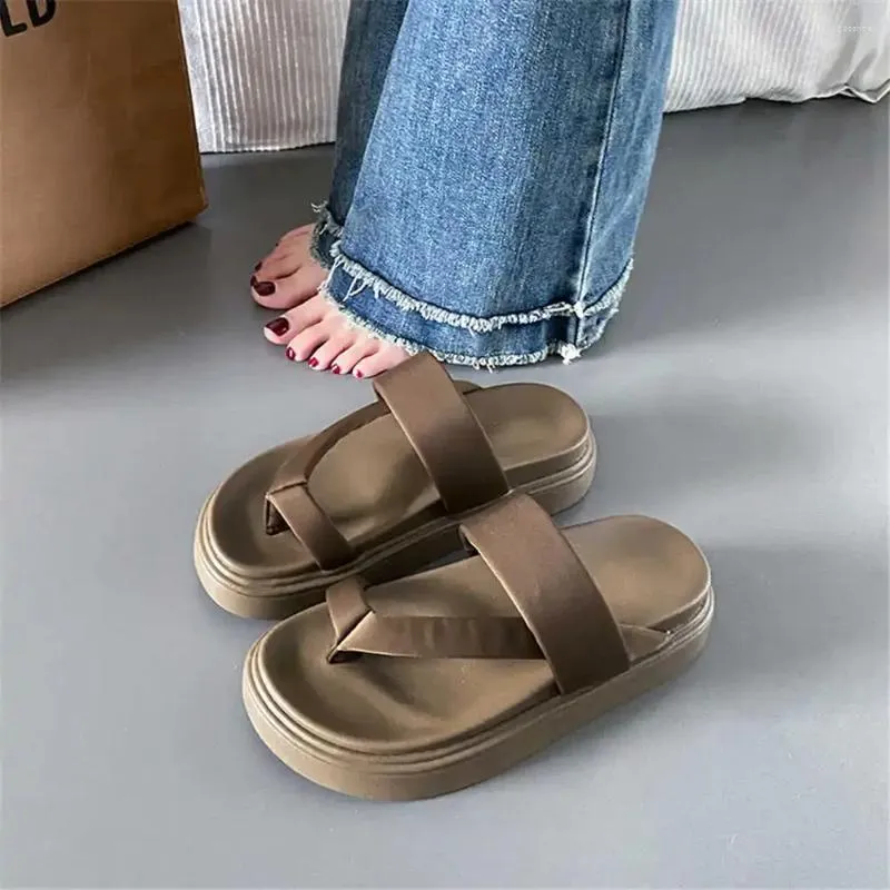 Sandalen Vis Tenen Slaapkamer Originele Dames Sneakers 2023 Hoge Merk Schoenen Business Slippers Sport Beskets Mand