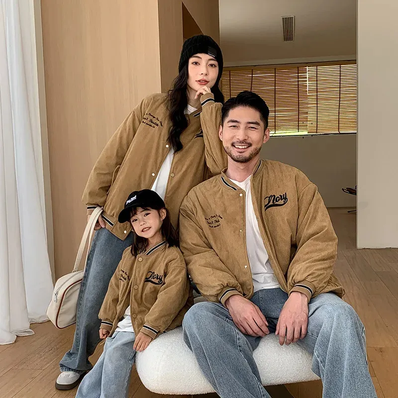 Cord-Bomberjacke für den Look der ganzen Familie, Papa, Mutter, Tochter, Sohn, passender dicker Wintermantel, koreanische Mode, Kinderkleidung 231220