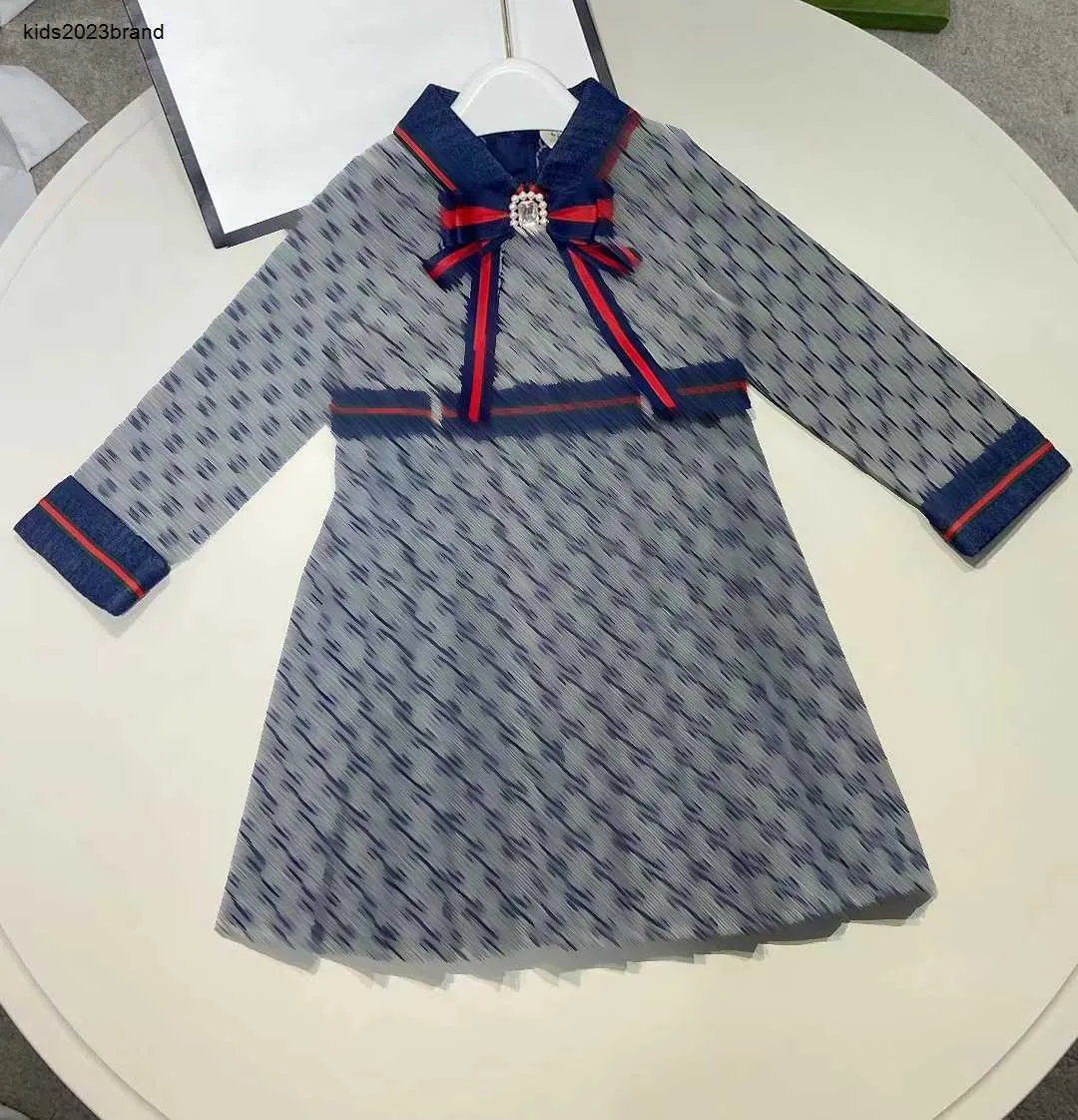 Neue Kinderkleider, Bandbindung, Dekoration, Babykleid, Größe 110–160, Designer-Mädchenrock, Gitterbuchstabe, Volldruck, Kleinkindkleid, 10. Dezember