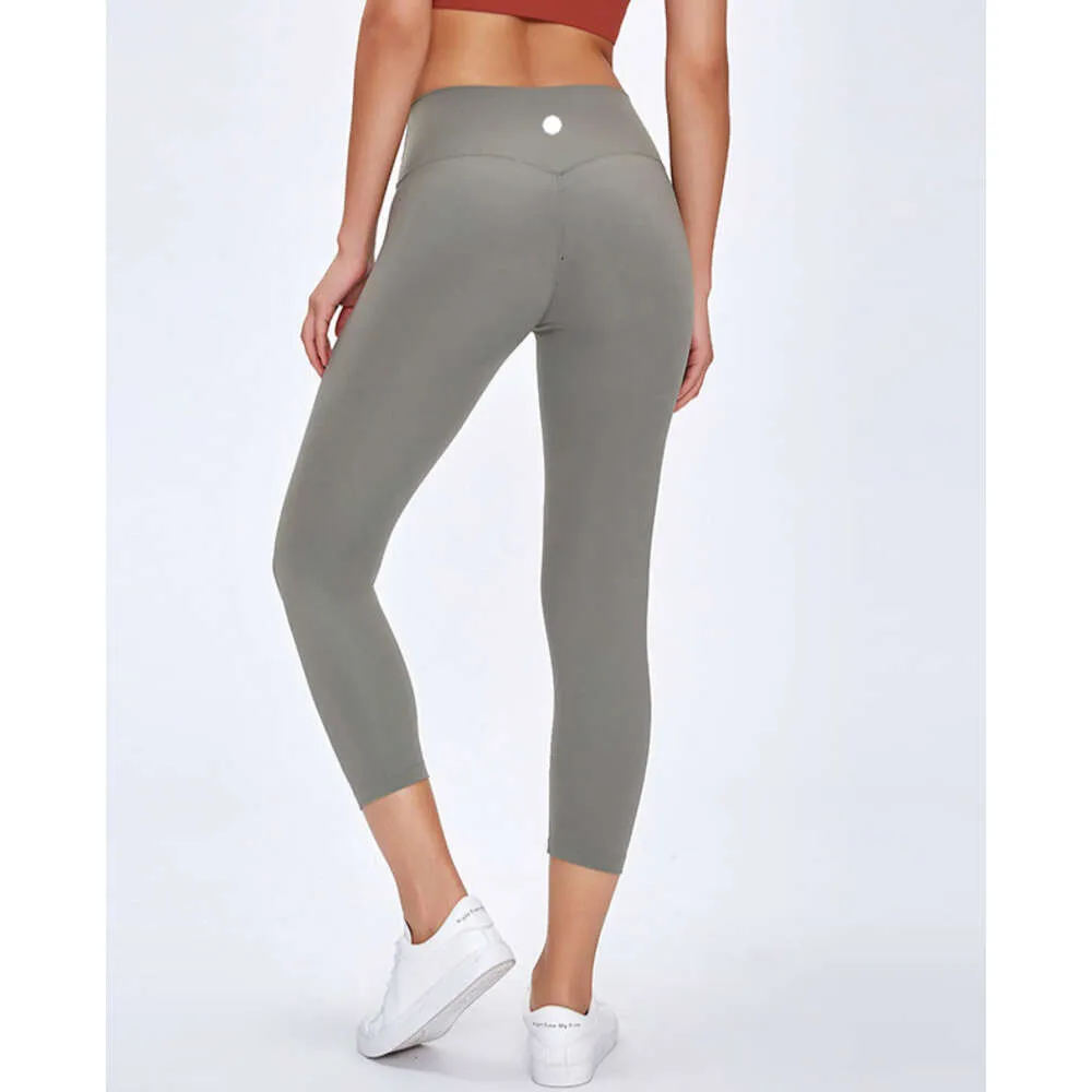 "Ultimate Comfort and Style: Women's Yoga Pants - Hög midja, höftlyftande, elastiska sport leggings för push -ups, fitness och mjukhet - beskurna byxor för trendiga träningspass"