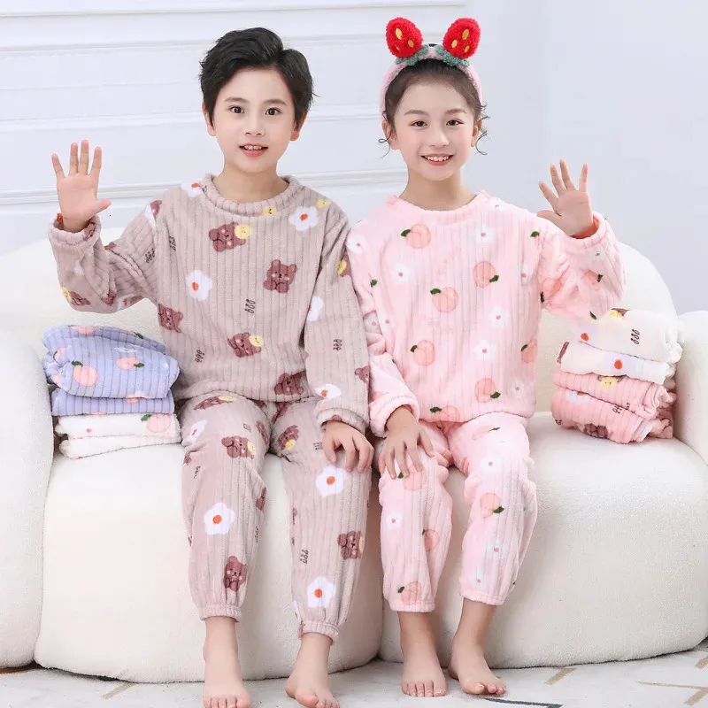 Dziecięcy piżamie Zestawy aksamitne zimowe noszenie snu dla dzieci ciepłe dziewczyny pijama chłopcy nocne 310 yeears nastolatek dom nosza ubrania 231220