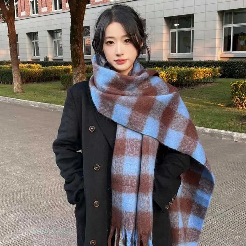 Szaliki Yu Shuxin ten sam szalik w szachownicy w stylu Instagram w stylu koreański czarno -biały zagęszczony kolor ciepły szal pary frędzle