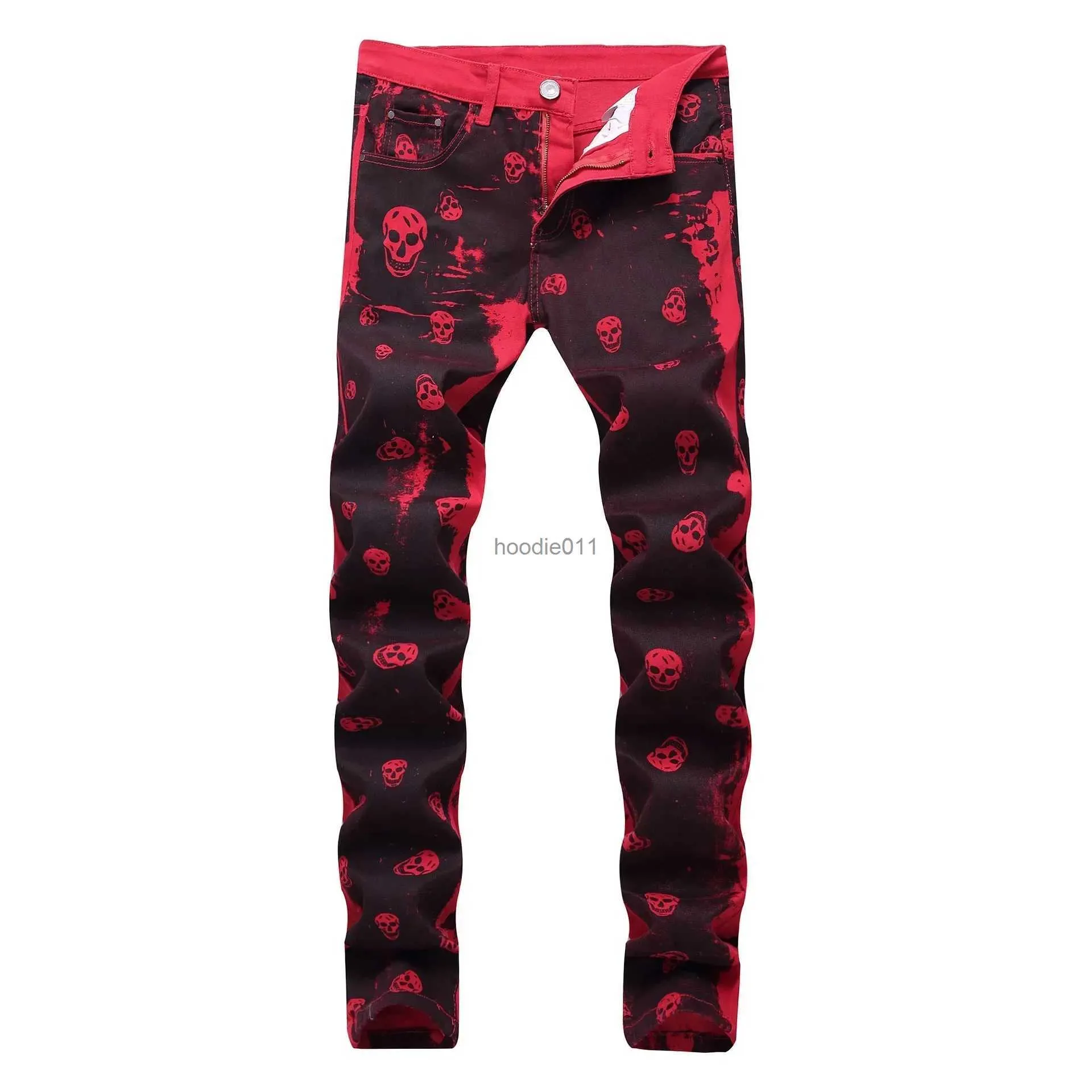 Jeans da uomo 2022 Autunno Moda uomo Scheletro Teschio stampato Night Club Personalità Jeans Slim Fit Pantaloni in denim rosso Pantaloni lunghi L231220