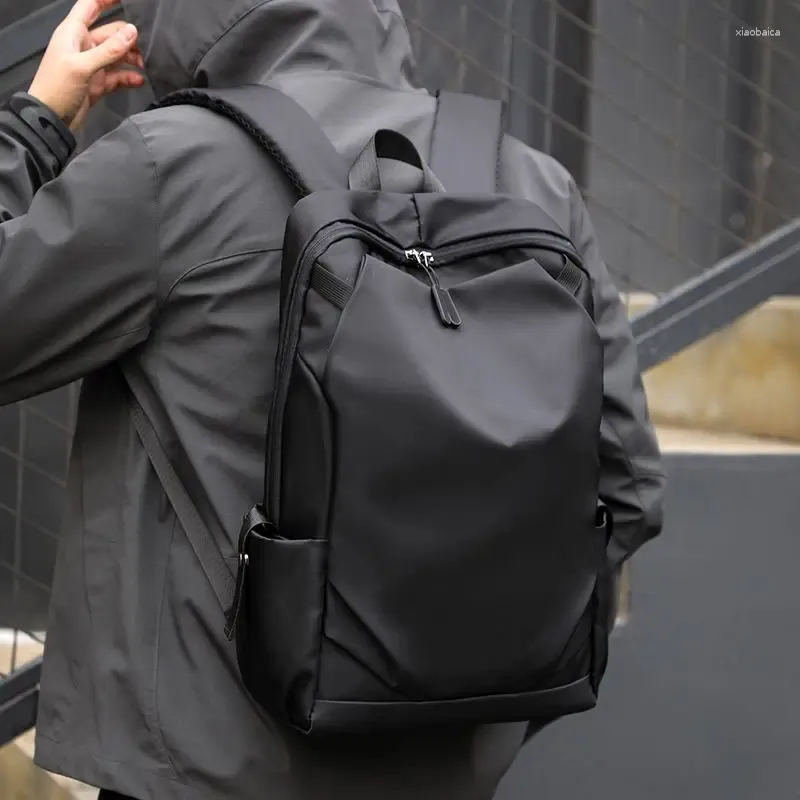 Skolväskor USB laddar ryggsäckar 2024 modetrend ryggsäck utomhus resor stora kapacitet män kvinnor företag datorpåse