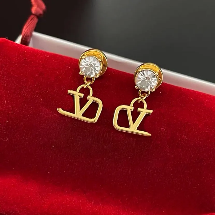 Diamond Charm Stud Earring Designer Luxury Women Earring Classic Brand Logo Luxury New Gold Plated Love Gift Earrings High Sense Gift Smycken