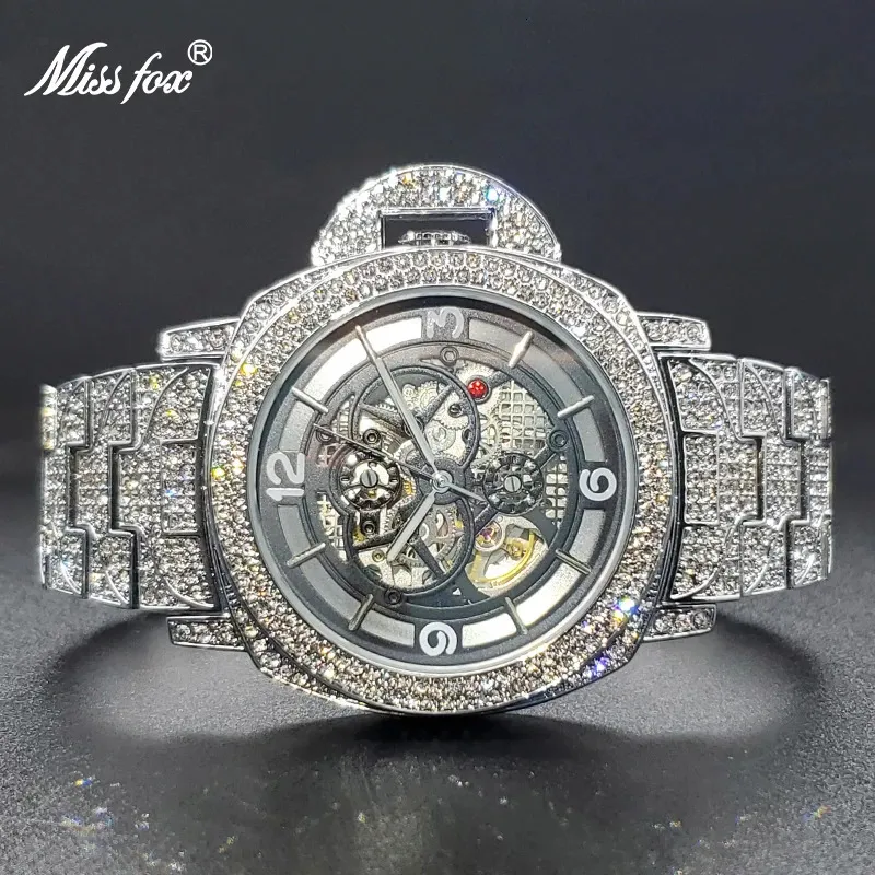 Relojes de pulsera Reloj mecánico para hombres Diamante Iced Hip Hop Relojes automáticos Muñeca grande Movimiento de esqueleto Relojes de pulsera Gota única 231220