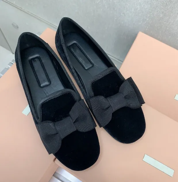 Femmes Velvet Flat Ballet Chaussures Mium Bow Shoe Polydrole Dance dames Retro Banquet Holiday Female Crystal Black Suede Diamond Mandis chaussures