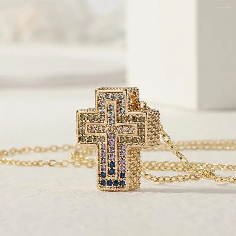 Collares colgantes Diyalo Dainty Colorido Cubic Zircon Cruz chapada en oro para mujeres Joyería de fe cristiana Gargantilla de cadena de cuello