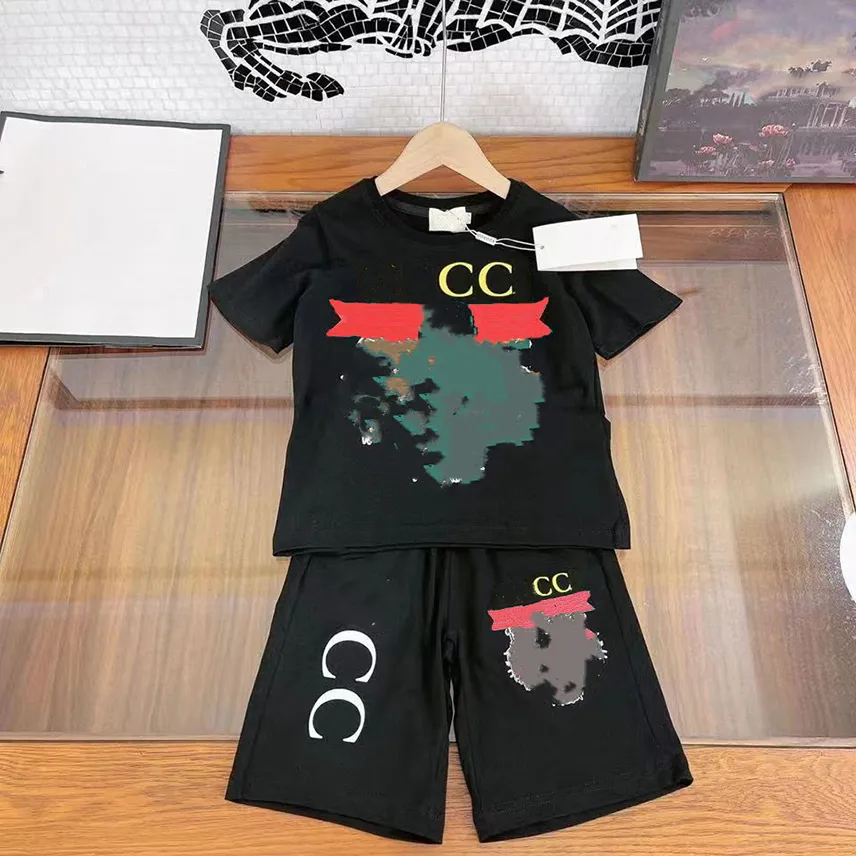 Fashion New 23SS boys shorts sets brand designer kids sports red t shirts with shorts two pieces sets tops high end cotton shorts boys summer trackusits