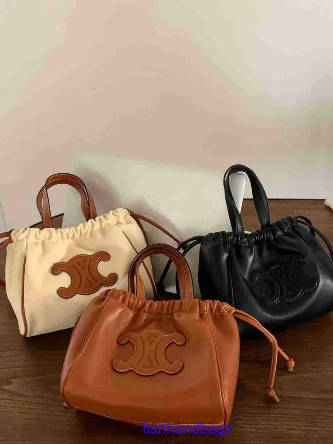 Where can I find reliable wholesale suppliers for the latest trendy handbags?  - Quora