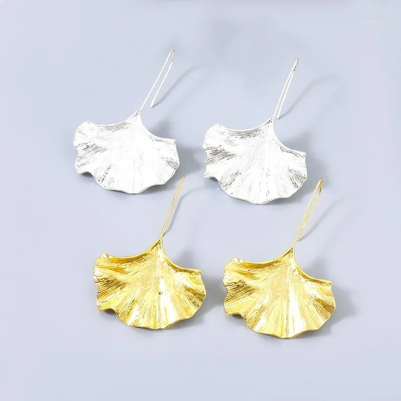 Boucles d'oreilles pendantes en métal créatif, Texture de feuille de Ginkgo exagérée, Design de mode rétro, personnalité longue, bijoux féminins, vente en gros