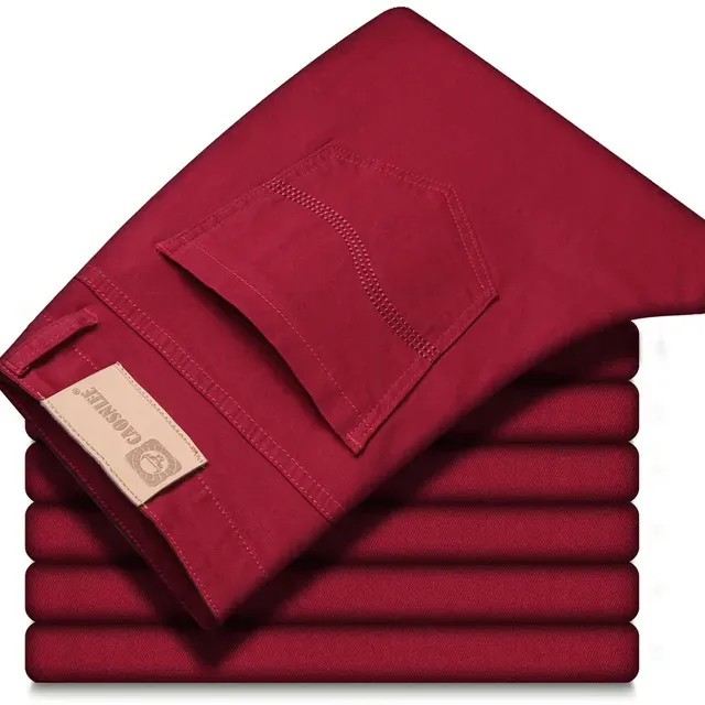 Kvinnors spårningsdräkter 2023 Autumn Wine Red Jeans Men mode casual Classic Style Business Straight Fit Soft Trousers Mane Advanced Pants 231219