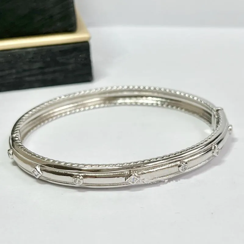Anello bicolore intrecciato di design popolare per gioielli in argento alla moda da donna per orecchini a bracciale retrò con diamanti di lusso da donna per regali di nozze con anello a scatola