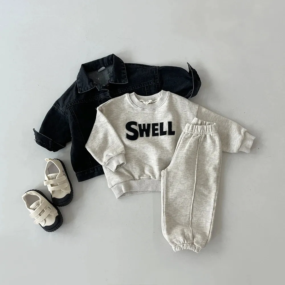 Ensembles de vêtements Ensemble de vêtements d'automne pour enfant en bas âge garçon décontracté à manches longues T-shirt printemps enfant vêtements lettre bébé garçons tenue costume 1 2 3 4 5 ans 231219