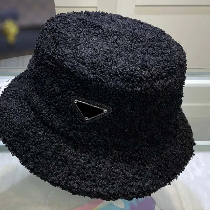 Winter Designer Bucket Hat for Men Women Fuzzy Cap Fashion Teddy Bonnet Beanie Designers Hats and Cap Mens Casquette Fluffy Warm P Sunhat Accessories 2024