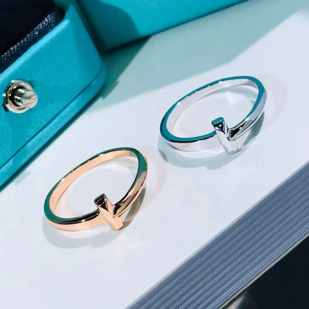 Anéis de banda Anel de designer de diamante branco para mulher banhado a T1 18k ouro rosa design fino elegante com incrustação de diamante clássico premium com caixa Rm0z