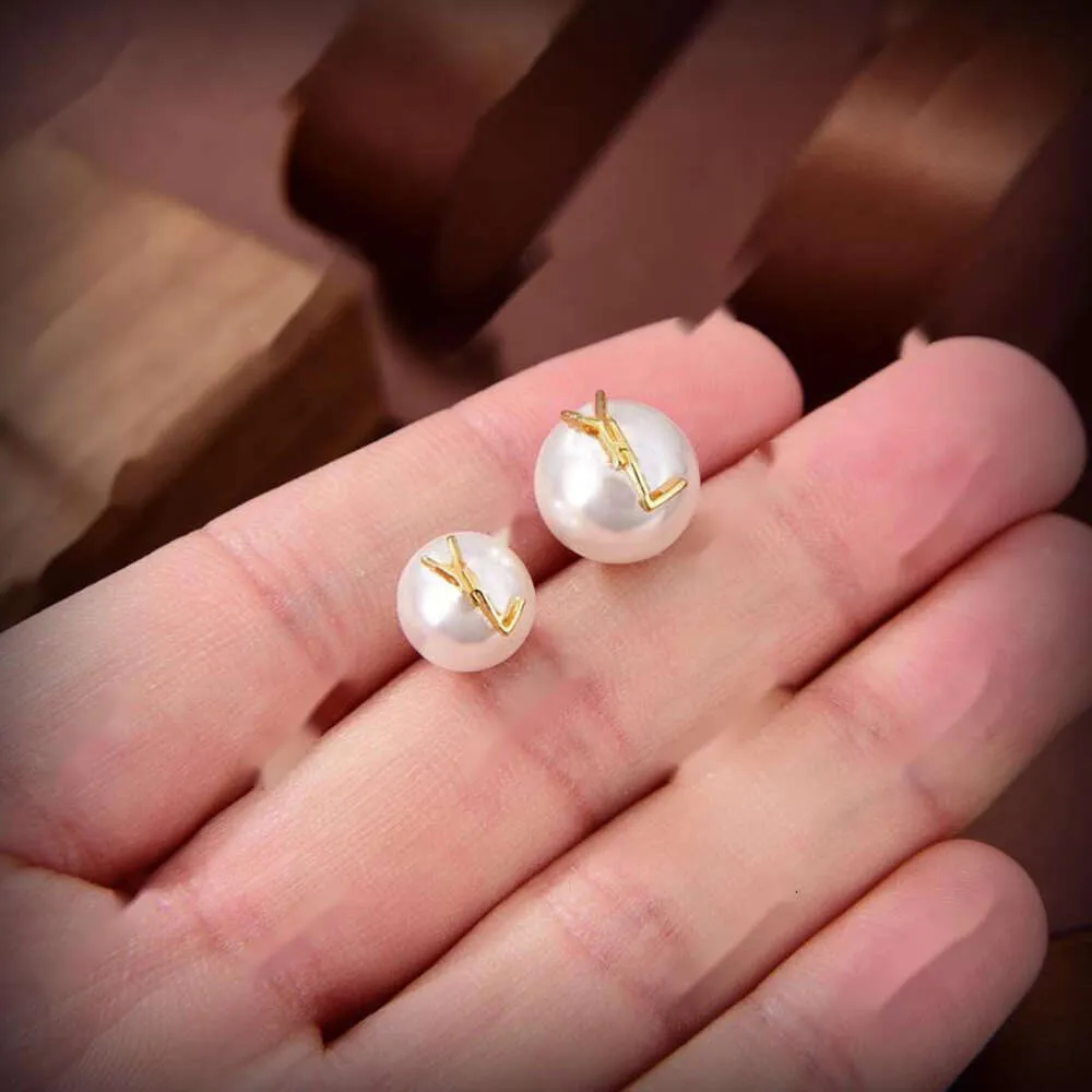 Orecchini di perle da donna Gioielli di design Orecchini di lusso Orecchini a bottone in argento 925 Boucle Lettere Cerchi con scatola Nuovo 22052404R 92LW