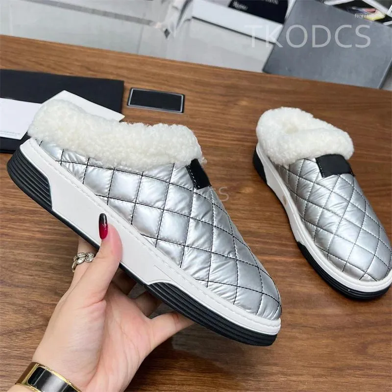 Slippers Herfst Winter Gesloten teen Harige Half Dames Platte dikke zolen Wollen voering Outdoor Vakantie Comfortabele schoenen Luie muilezels