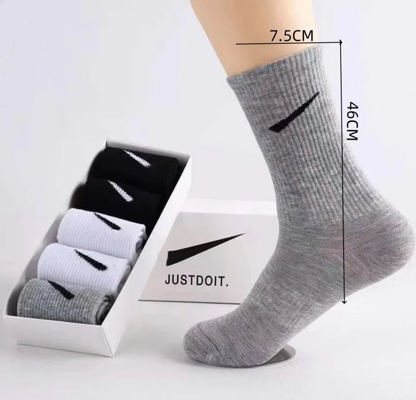 Erkekler Lüks Erkekler Erkek Çoraplar Toptan Yeni Modeller Pamuk Spor Soccings için Çoraplar Jogging Tesip Basketbol Futbolu 10 Renk NK Nakış 5 Çift Kutular
