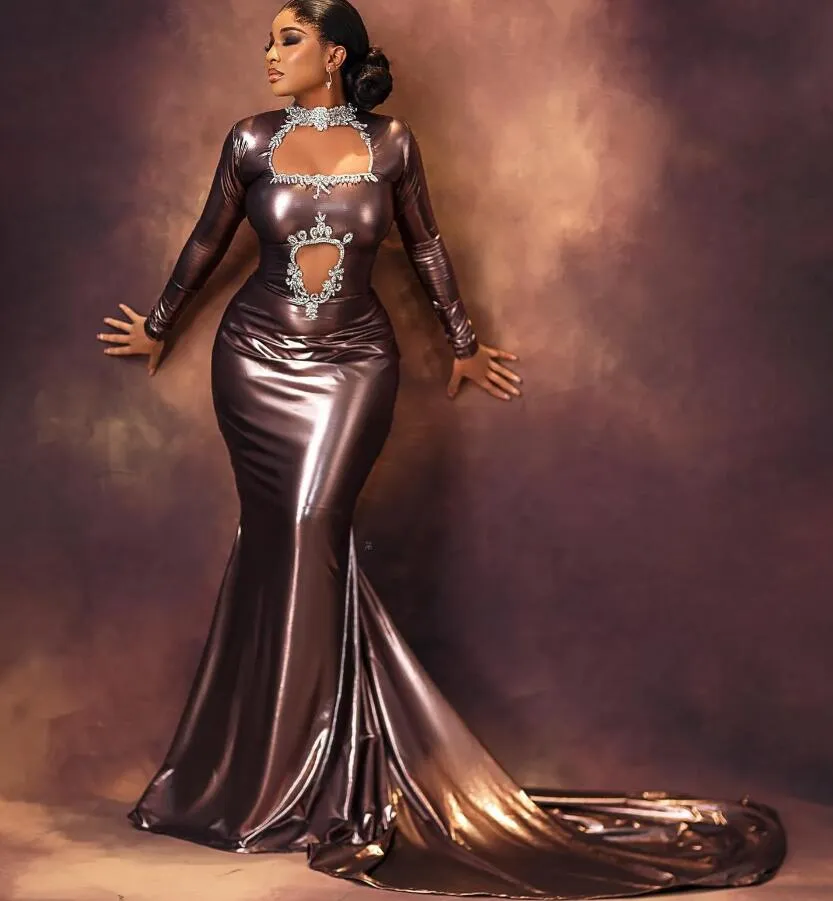 2024 ASO EBI Chocolate Sirène Prom Vobe Crystals Crystals Satin Evening Deuxième réception Robe de fiançailles d'anniversaire Robe de Soiree