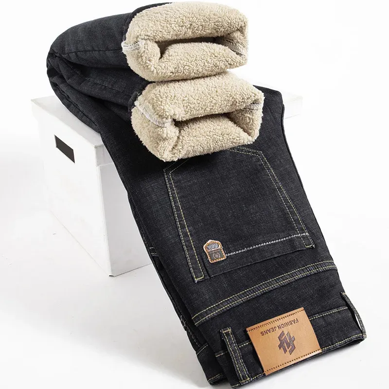 Zimowe jagnięce puch dżinsowe proste spodnie Mężczyźni zagęszczeni wielki rozmiar 40 dżins