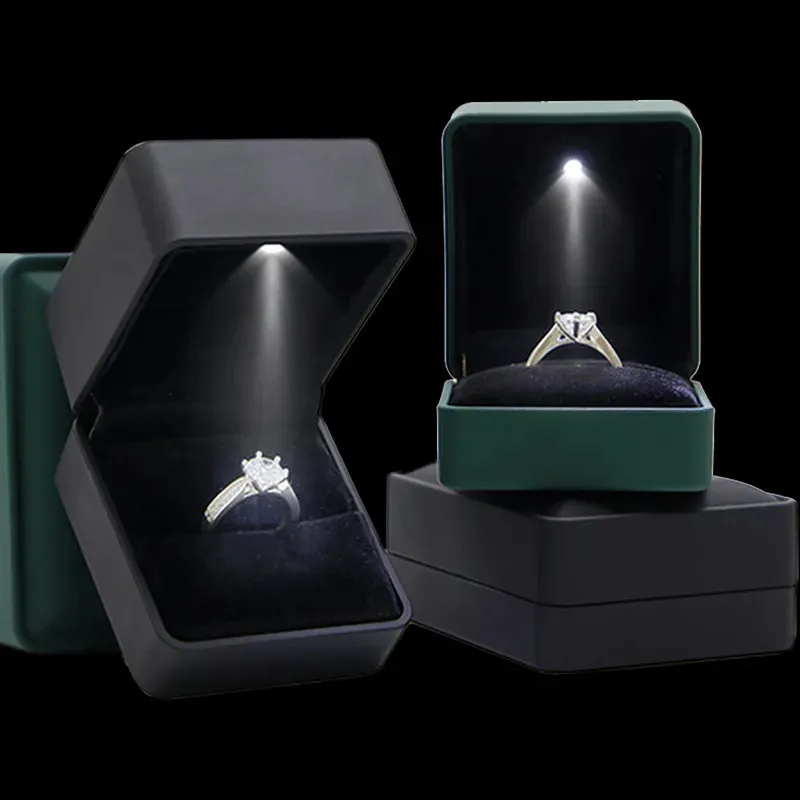 Smyckeslådor LED -smyckeslåda för ringhalsband Förlovningsring Display Presentfodral Förpackningsutställningslådor med lätt förvaringsfodral Partihandel 231219